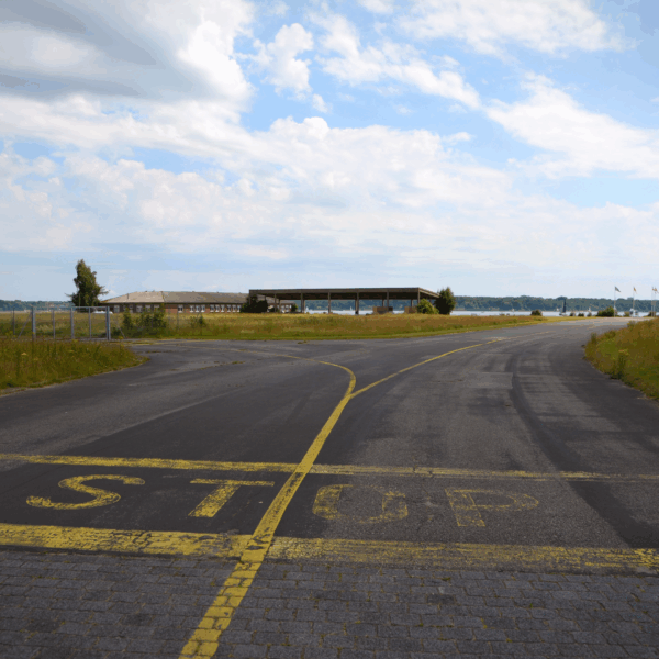 Aussicht auf dem MFG-Gelände von der Straße Richtung Skatepark und Förde